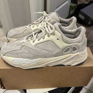 Yeezy Boost 700 Analog